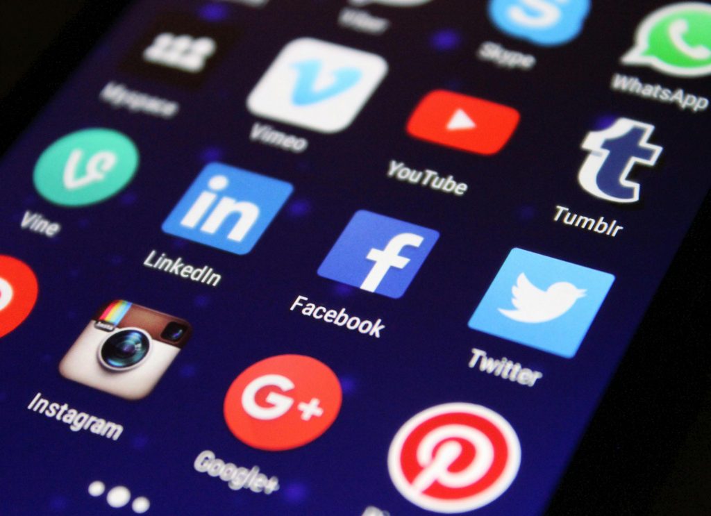 Filter media sosial untuk browsing bebas gangguan
